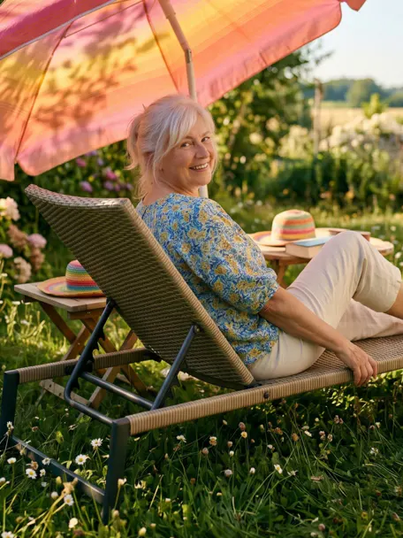 Best Ager Darstellerin (w/d) als »Oma« für einen Sonnenschirm Spot 
