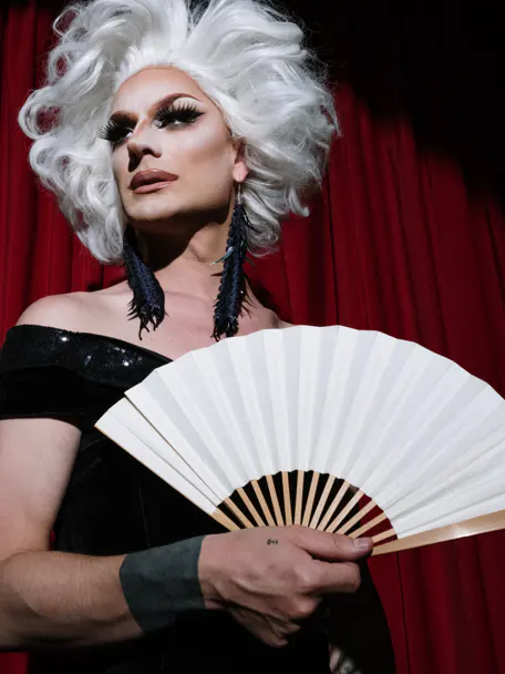 Model / Drag Queen (m/d) für ein Werbeshooting