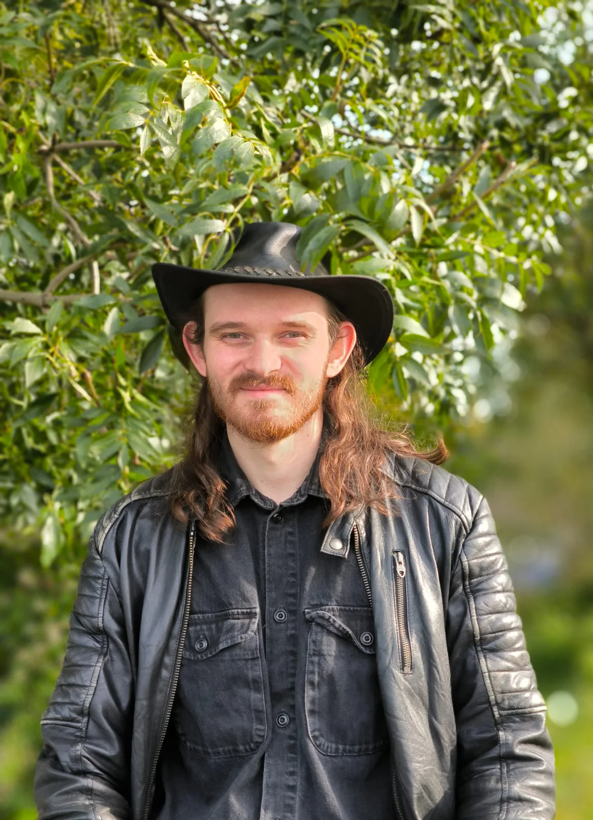 Melwin Ziebke mit Hut.jpg