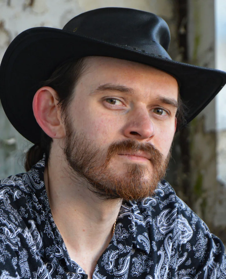 Melwin Ziebke mit Hut.jpg