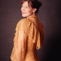 Orangefarbenes Kleid von links