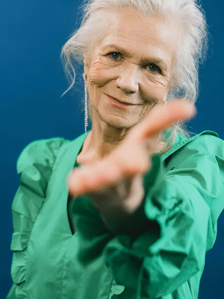 Best Ager Schauspielerin / Model (w/d) für ein Werbeshooting